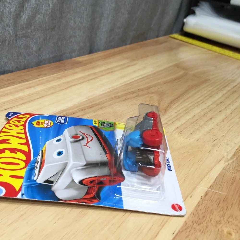 Hot Wheels Toy Car Experimotors Quick Chat 2025 210/250 Silver Red